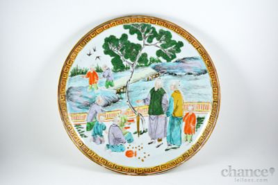 Prato antigo em Porcelana Chinesa com decoração da Família Verde com esmaltes policromados de 