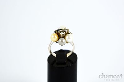 Anel com aplicações diversas em Prata Portuguesa, contraste Águia com toque 925 e peso total de 