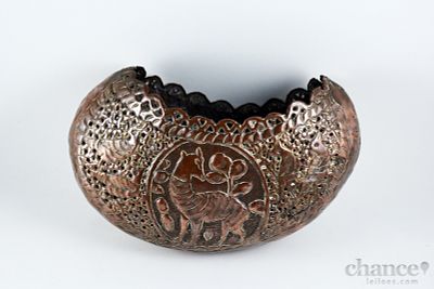 "Dervixe Kashkul" - Taça de Esmolas antiga em Metal com rica decoração vazada e relevada. Peça 