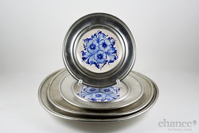 Conjunto de 4 Pratos de Parede em Faiança de Alcobaça com decoração floral a azul. Molduras 