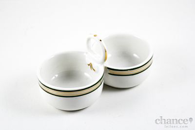Especieiro em Porcelana da Vista Alegre decorado com faixas a verde e a ouro. Marcado (1922-1947)