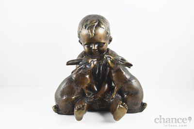 Menino com Coelhos - Escultura em Liga Met&aacute;lica com patine de Bronze. Alt. 19,5cm