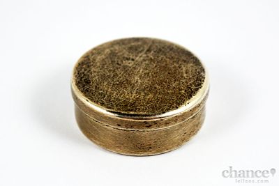 Caixinha de medicamentos redonda em Prata Portuguesa, contraste &Aacute;guia com toque 835 e peso de 