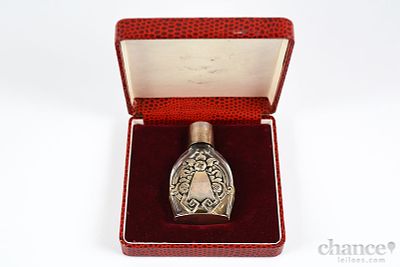 Frasco de Perfume em Vidro com aplica&ccedil;&otilde;es em Prata Portuguesa, contraste &Aacute;guia com toque 835 e 