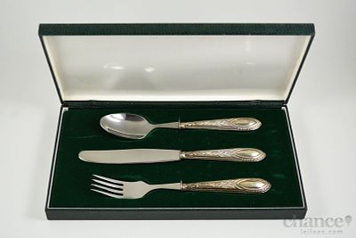 Tr&ecirc;s Talheres com cabos em Prata Portuguesa, contraste &Aacute;guia com toque 833 e peso total de 86 