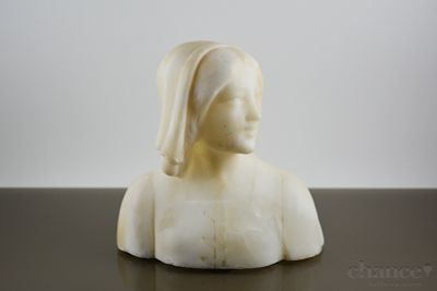 Escultura em Pedra Alabastro (?) ao estilo de Giuseppe Bessi busto de Joana D'Arc. Sinais de 