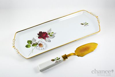 Torteira com respectiva Esp&aacute;tula em Porcelana de Aveiro com decora&ccedil;&atilde;o floral policormada e 