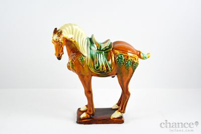 Escultura de Cavalo em Cer&acirc;mica Oriental ao estilo "Tang Sancai" (estilo de cer&acirc;mica popular na 
