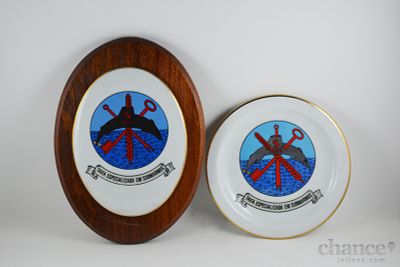 Prato e Placa assente em Madeira em Porcelana Portuguesa "Taifa Especializada em Submarinos" 