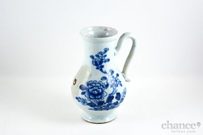 Pequeno Jarro do s&eacute;c. XVIII em Porcelana da China Companhia das &Iacute;ndias, com decora&ccedil;&atilde;o floral a 