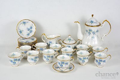 Servi&ccedil;o de Caf&eacute; em Porcelana Inglesa com motivo "Remember me" policromado e dourado. Composto 