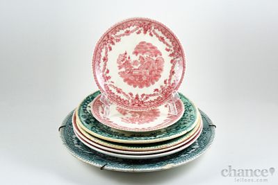 Pratos "Est&aacute;tua" - 7 Pratos em Faian&ccedil;a Portuguesa com decora&ccedil;&atilde;o "Est&aacute;tua" em diferentes tons. 