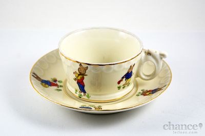 Ch&aacute;vena de Crian&ccedil;a em Porcelana de Coimbra com decora&ccedil;&atilde;o de motivos infantis em policromia com 