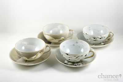 Dois pares de Ch&aacute;venas de Ch&aacute; em Porcelana Fina Oriental pintadas com diferentes Aves. Marcadas