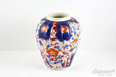 Potiche do s&eacute;c. XIX/XX gomado em Porcelana Oriental Imari. Sem tampa, &iacute;nfimo toque no bordo. 
