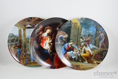 Tr&ecirc;s Pratos Comemorativos em Porcelana da Vista Alegre - Festa de Natal 2000, 2001 e 2003. 