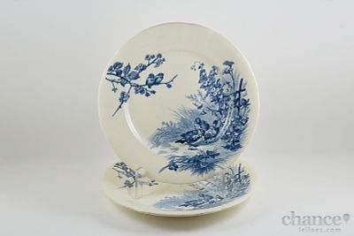 Par de Pratos em Faian&ccedil;a "Terre de Fer", decora&ccedil;&atilde;o "Fauvette" a azul. Finais do s&eacute;c. XIX 