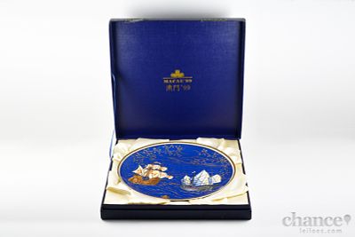 Prato Comemorativo em Porcelana Portuguesa da Spal "Macau'99", S&eacute;rie limietada. Marcado e com 