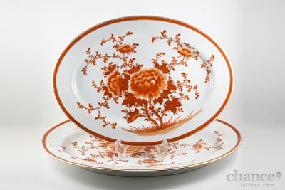 Duas Travessas em Porcelana Oriental com decora&ccedil;&atilde;o floral em tons de laranja com dourados. Uma 
