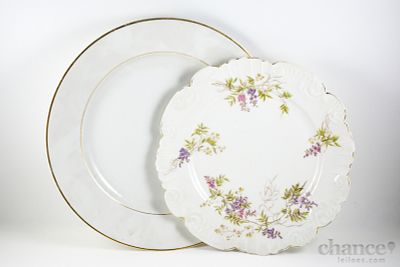 Dois Pratos antigos: um com filetes dourados da Vista Alegre (1881-1921) e outro de bordo 