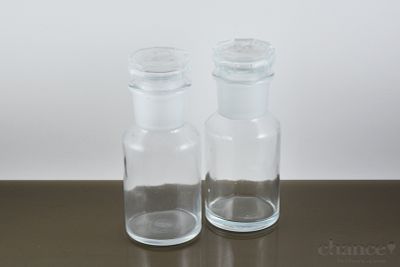 Par de Frascos com tampa em Vidro. Alt. 20,5cm