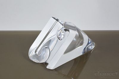 Pisa-pap&eacute;is em Cristal lapidado da Atlantis. &Iacute;nfimos toques. Marcado. Dim. 10*5cm