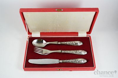 Tr&ecirc;s Talheres com cabos em Prata Portuguesa, contraste &Aacute;guia com toque 833 e peso total de 69 