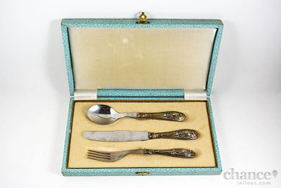 Tr&ecirc;s Talheres com cabos em Prata Portuguesa, contraste &Aacute;guia com toque 833 e peso total de 84 