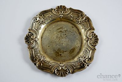 Salvinha em Prata Portuguesa, contraste &Aacute;guia com toque 833. Com inscri&ccedil;&atilde;o no centro. Peso de 