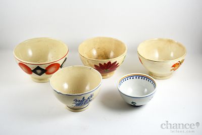 Cinco Tigelas antigas em Faian&ccedil;a Portuguesa com diferentes decora&ccedil;&otilde;es policromadas. Cesol 