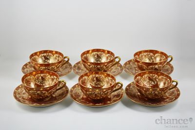 Seis Ch&aacute;venas de Ch&aacute; em Porcelana Oriental ricamente decoradas em tons de vermelho com 