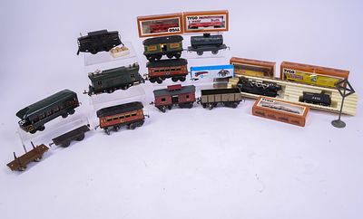 Group of Vintage Toy Trains. American Flyer 1218 engine and 1201 and 1205 cars, with original 