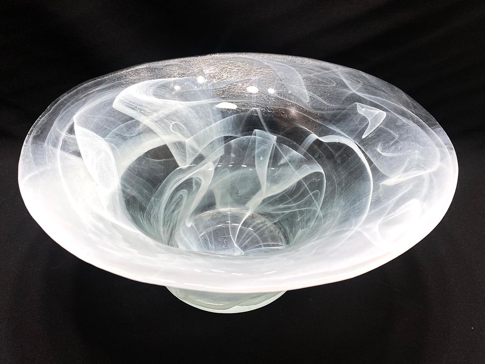 BUDAWI GLASS ITALY
סנטר פיס / קערת פירות , וינטאג' מאיטליה, פריט אלגנטי ומרשים, קוטר עליון 28 