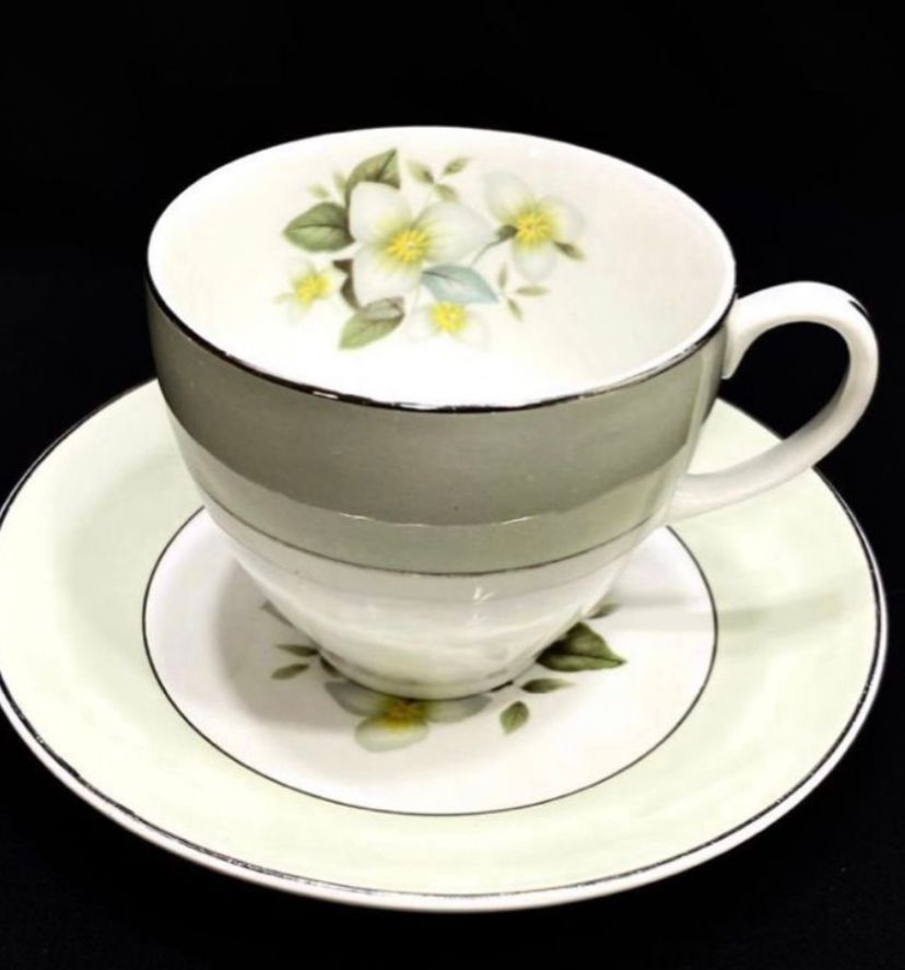 ספל ותחתית פאיינס אנגלי שנות ה40-60
BARRATT'S IRONSTONE ENGLAND, חתום