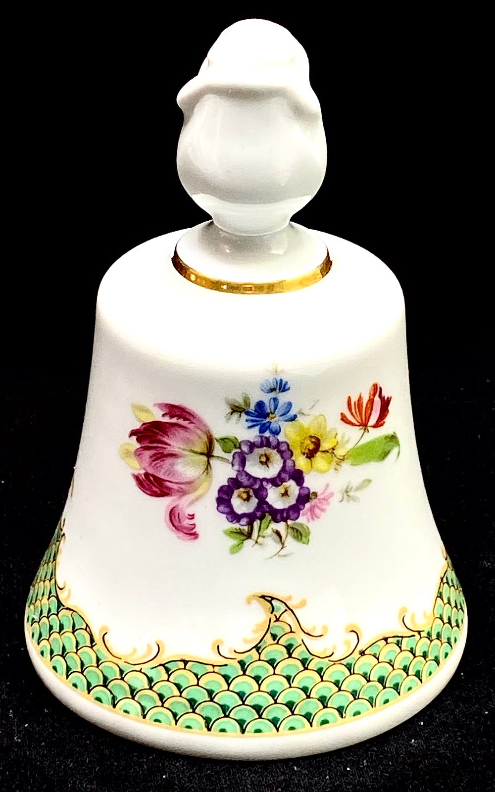 פעמון שולחני פורצלן וינטאג' תוצרת BAREUTHER FINE GERMANY PORCELAIN
מהדורה מוגבלת, חתום גם ע"י 