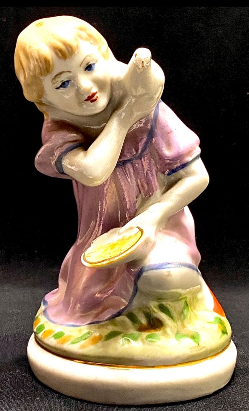 פסל פורצלן וינטאג' מרוסיה הקומוניסטית תוצרת ZHK FINE USSR PORCELAIN, שנות ה-60, חתום, גובה 12 