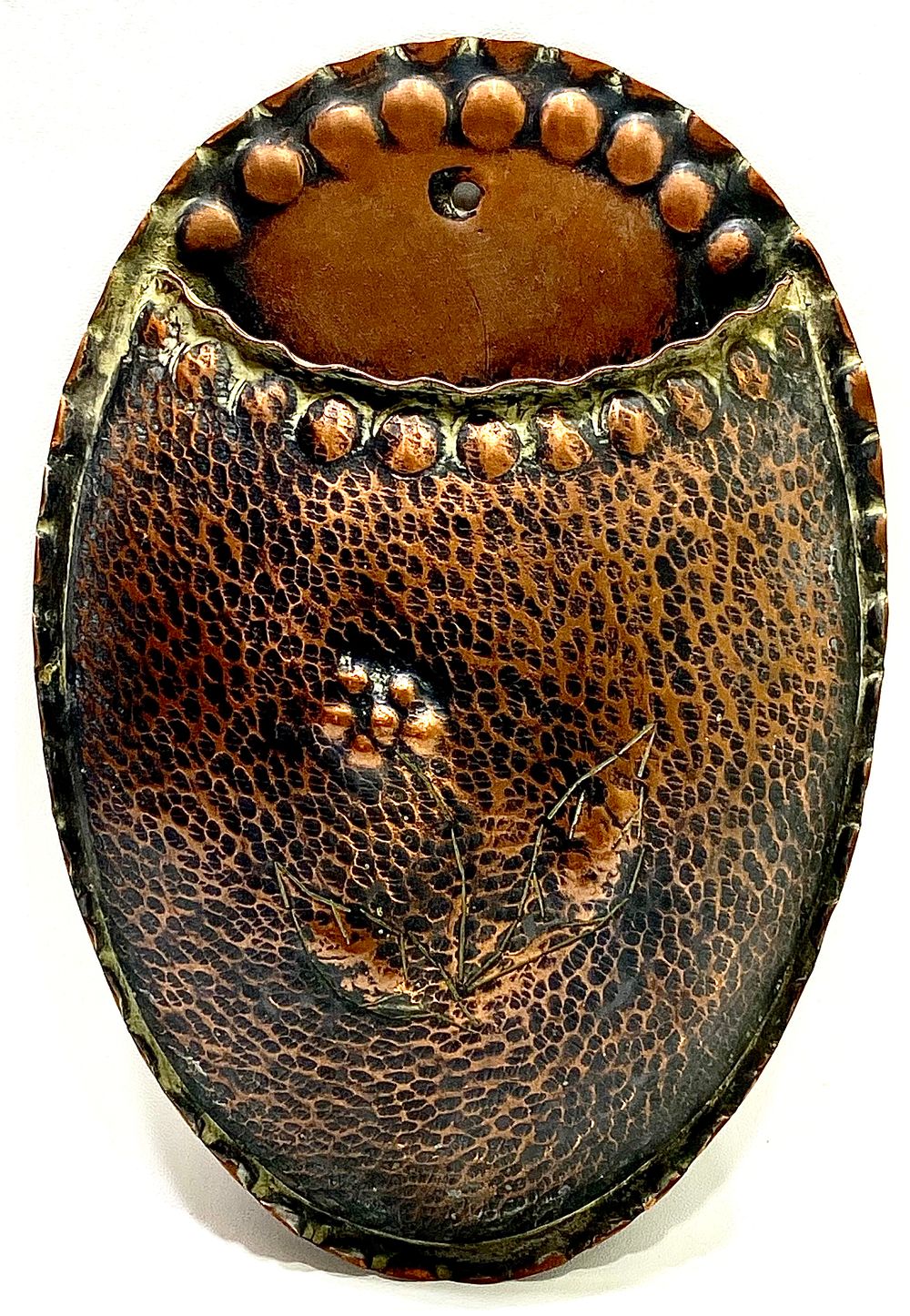 לאספני ישראליינה נדירה
אגרטל קיר, נחושת אדומה, תוצרת S. MISHALY JERUSALEM, ריקוע אלגנטי, 18X12 ס"מ