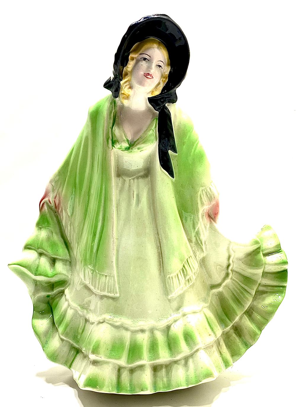 פסל פאיינס ישן עד עתיק, ככל הנראה תוצרת אנגליה, עבודת יד אומן, עבודה אלגנטית ומרשימה, גובה 23 ס"מ