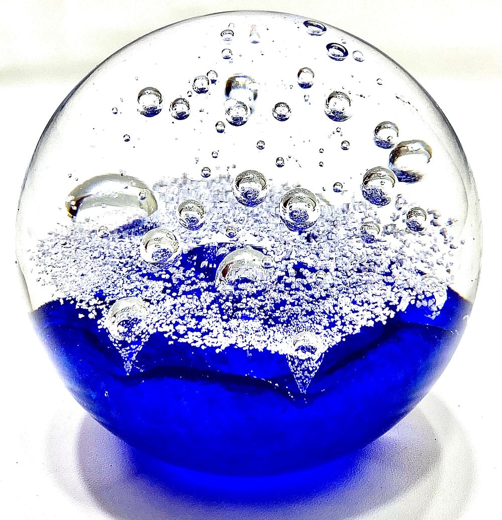 משקולת נייר מרשימה, וינטאג' תוצרת ART CRISTAL BOHEMIA
צ'כוסלובקיה, מדבקת מקור, גובה 8.5 ס"מ