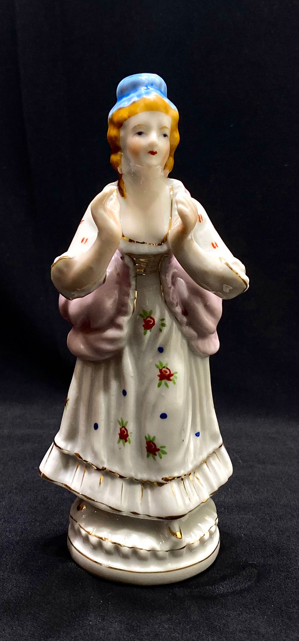 פסל פורצלן וינטאג', עבודת יד אומן
JAPAN OCCUPATION, שארית חותמת, גובה 16.5 ס"מ