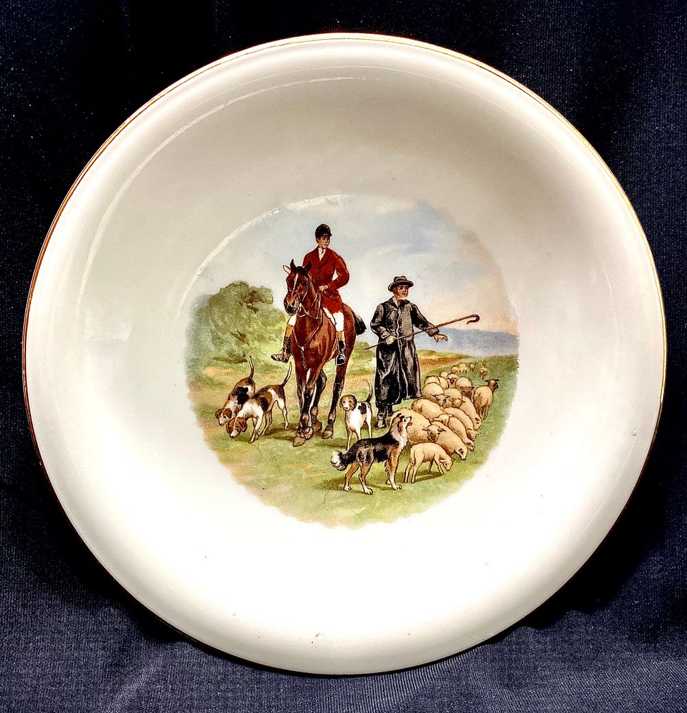 CARL SCHUMANN FINE GERMANY PORZELLAN
צלחת אספנות פורצלן וינטאג' בנושא "צייד", חתומה, קוטר 19 