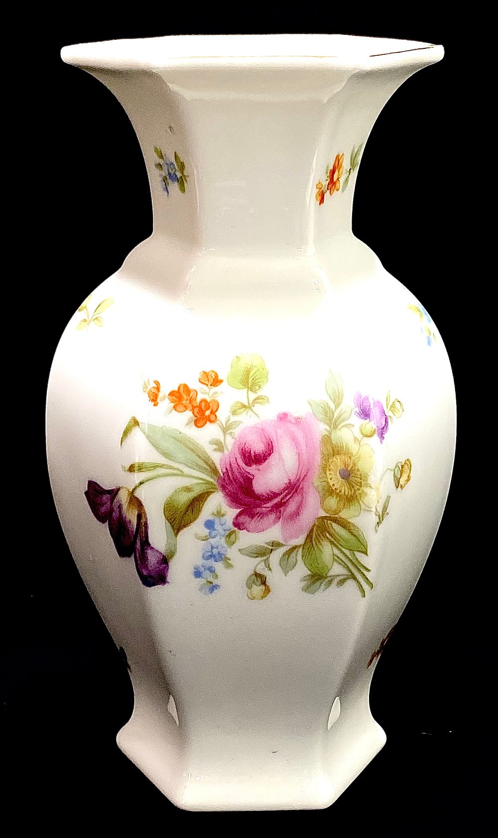 אגרטל פורצלן וינטאג' תוצרת ROSENTHAL FINE GERMANY PORZELLAN 
1923-1925, ציור עבודת יד בשילוב 