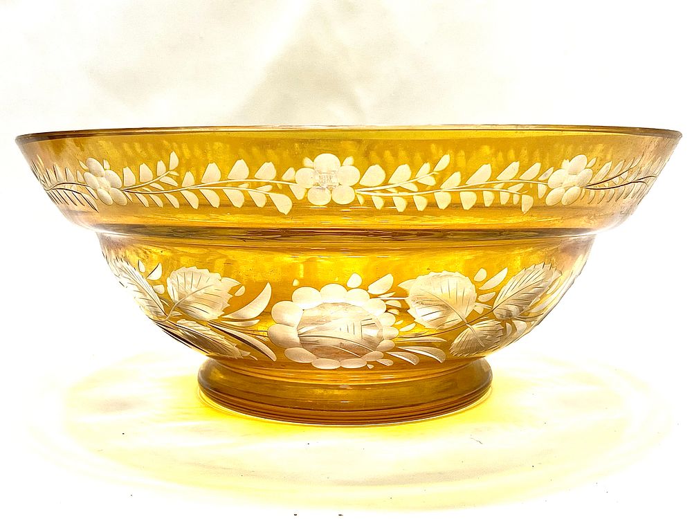 קערת פירות/ סנטר פיס, קריסטל בוהמי, שנות ה-30-40, מרובדת, עשוי ליטוש CUT TO CLEAR, קוטר עליון 