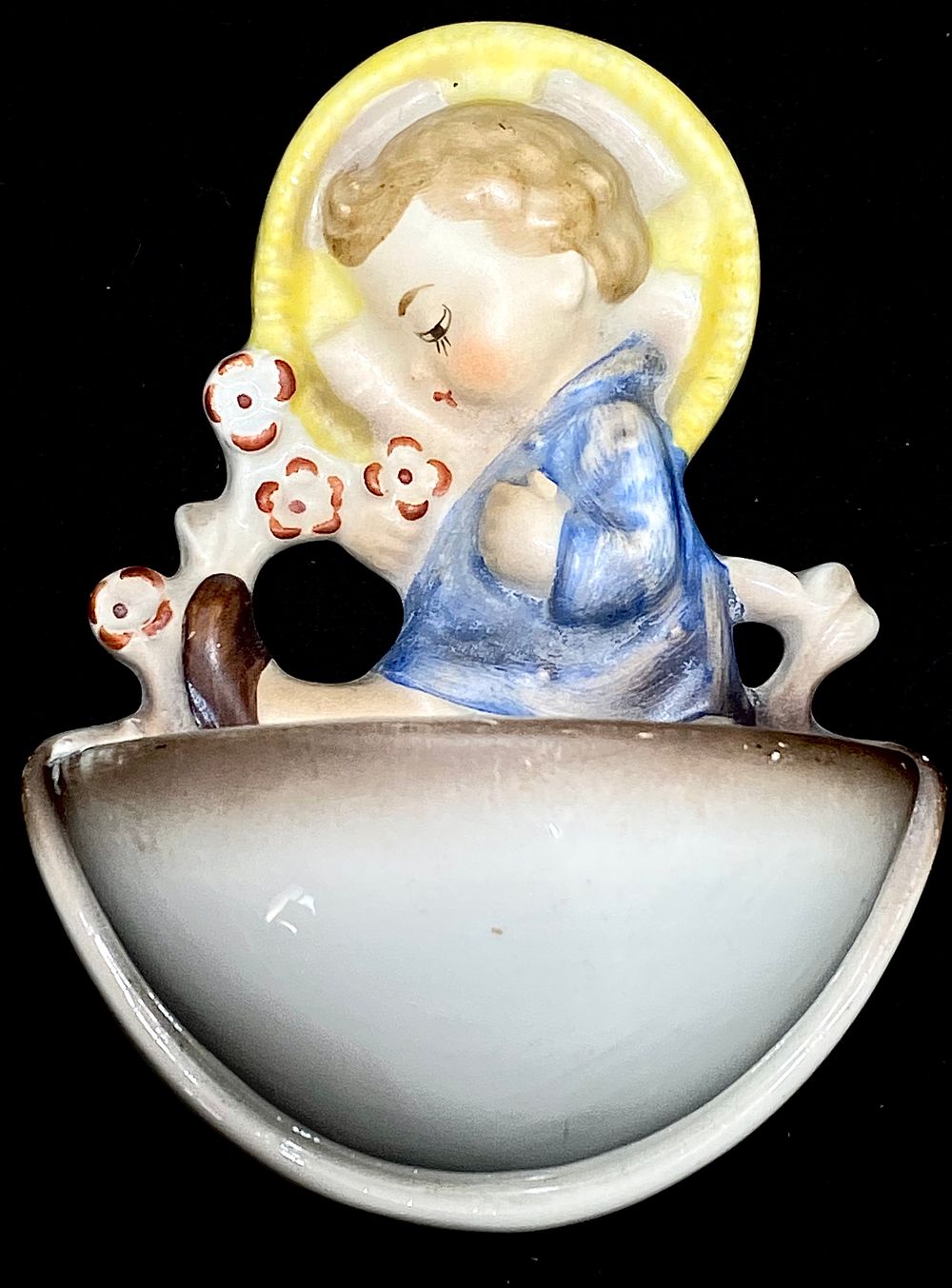 פסל מאלך לתליה - כלי למים קדושים דקורטיבי 1962-1970 
11X8X5 ס"מ, חתום