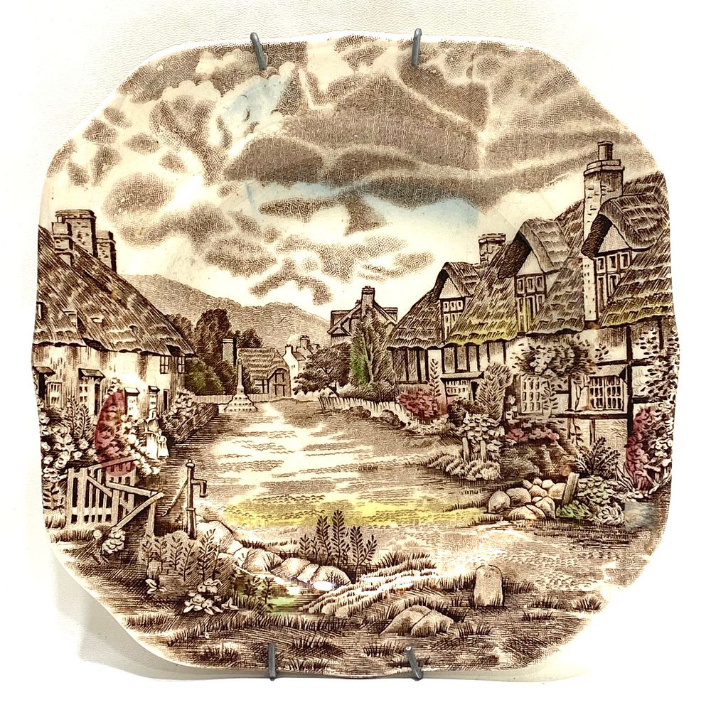 צלחת אספנות תוצרת אנגליה, חתומה, שנות ה-40-60, 15X15 ס"מ