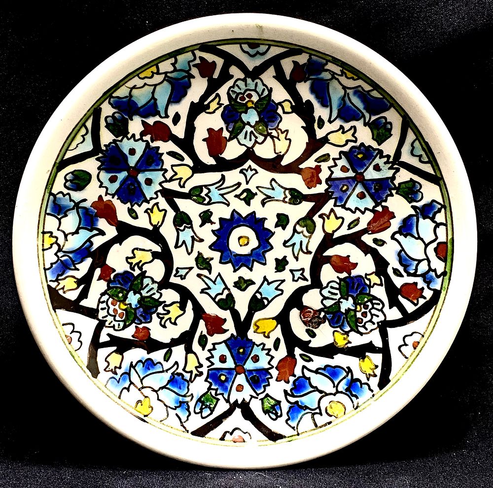 צלחת נוי קרמיקה ארמנית?, ציור עבודת יד, קוטר 18 ס"מ, חתומה