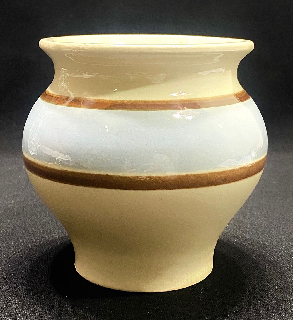 אגרטל וינטאג' מרוסיה הקומוניסטית, עבודת יד אומן, חתום ומתוארך 1982, גובה 10 ס"מ