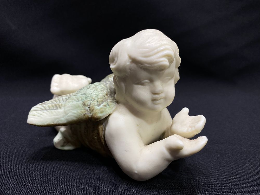 פסל מאלך, פורצלן ביסקוויט, צביעה ידנית, 14X9X7 ס"מ