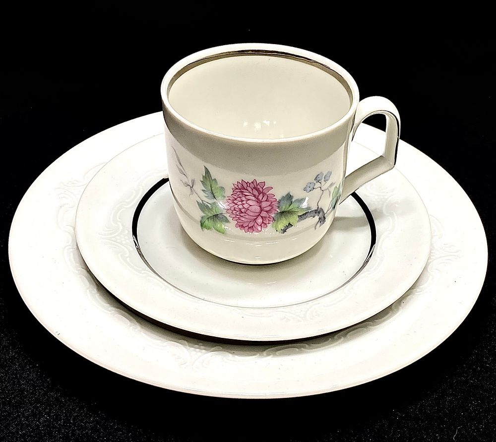 טריו - ספל תה תחתית וצלחת קינוח 
SCHERZER FINE BAVARIA PORZELLAIN