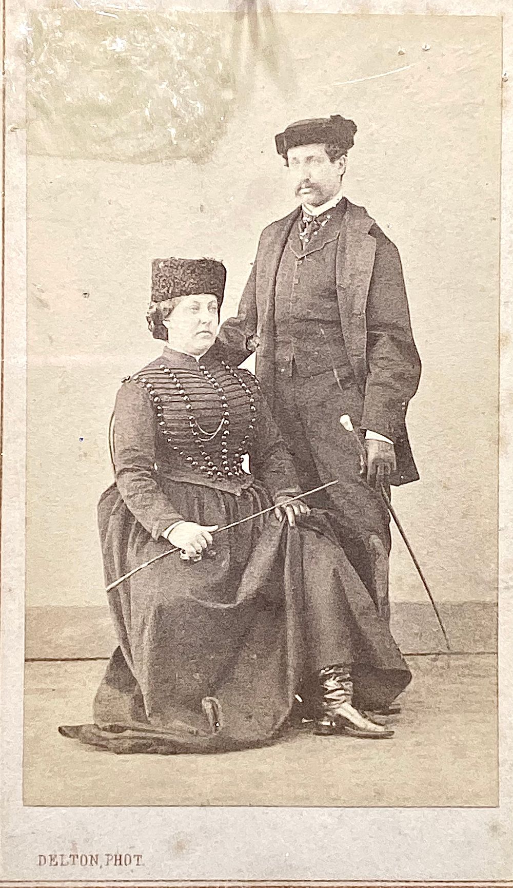 צילום עתיק מקורי במסגרת גם היא ישנה עד עתיקה עשויה בעבודת יד, 11X6.5 ס"מ